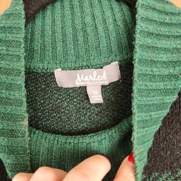 Plaid sweater Xsmall. - Picture 2 of 3